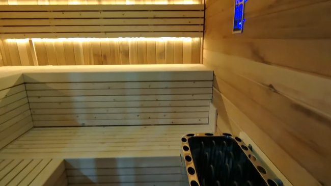 A sturdy and durable home steam sauna that can accommodate 3 to 4 people. It is an outdoor, healthy and leisure - oriented traditional steam modern square - shaped sauna made of outdoor red cedar wood. Main Image
