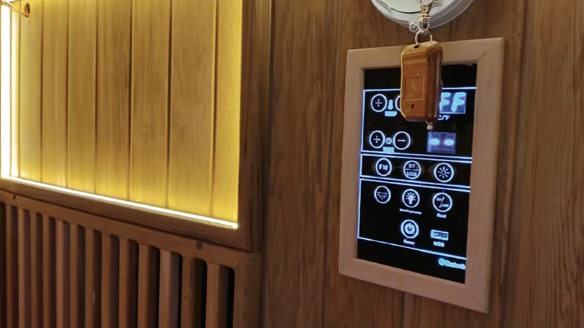 Large multi - compartment combined sauna. A split - type customized sweat - steaming wooden house for villa courtyards, heated by an electric furnace with sauna stones, controlled by a control panel. It is an outdoor sauna.