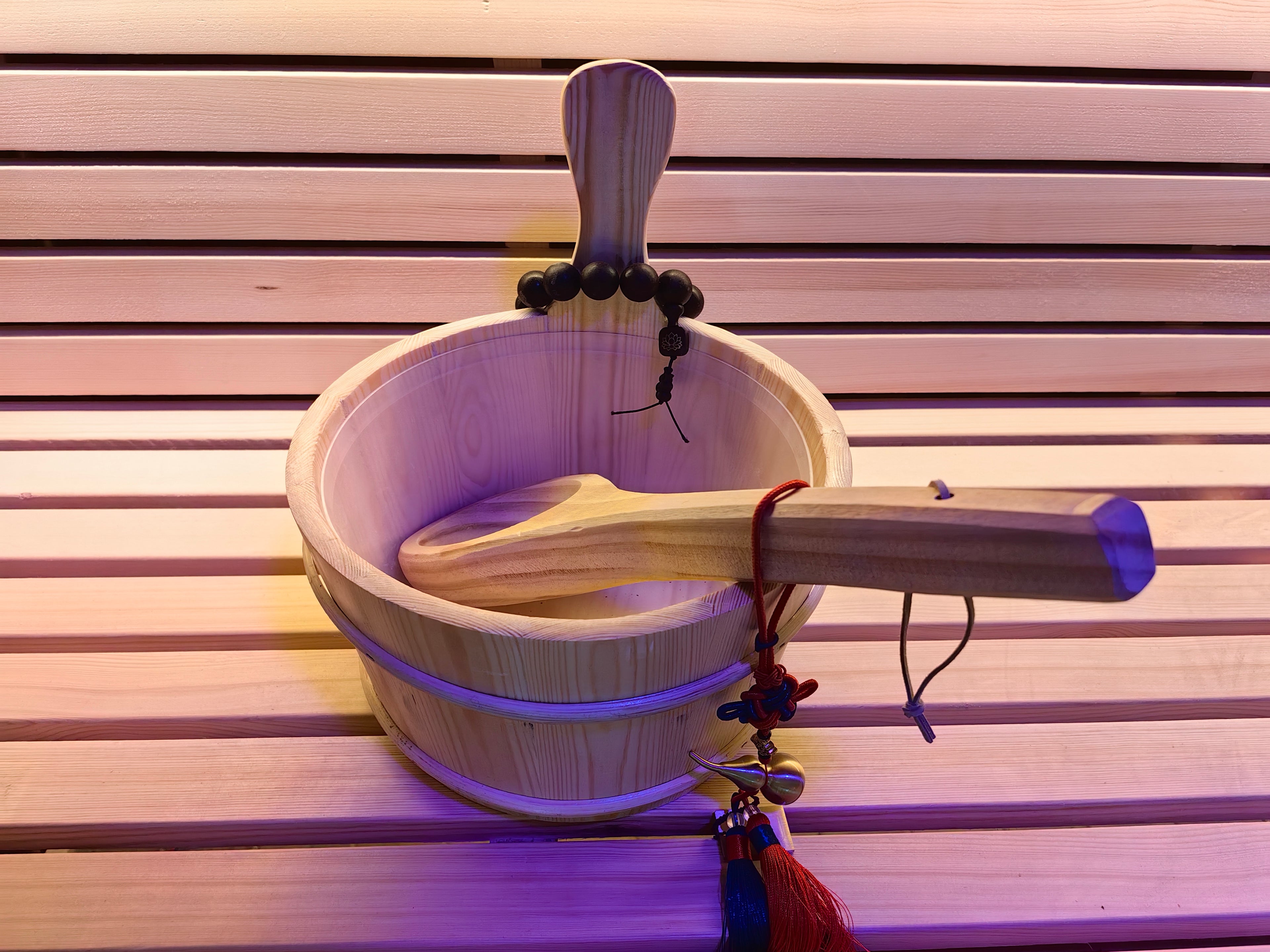 Custom - made square - shaped modern outdoor solid - wood water - cooled and electric - furnace - heated sauna for villa spas