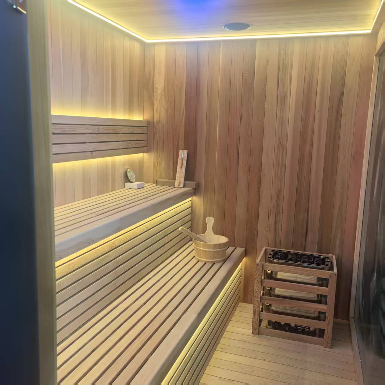 Multi - room zoned electric - furnace dry - steaming sauna house, equipped with an independent shower area and storage space. It can be custom - made for large - scale integration in courtyards and clubs as required.