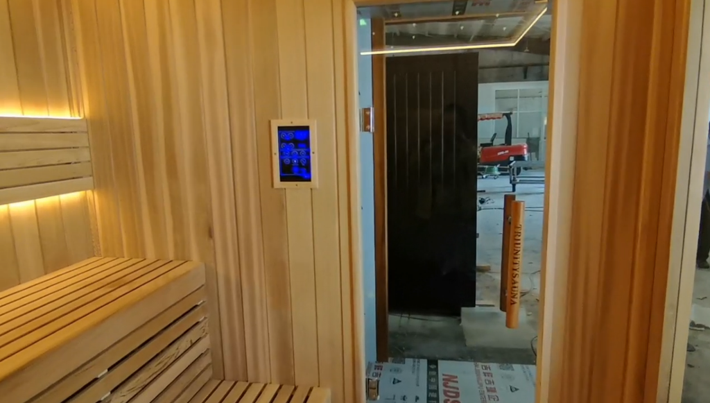 Outdoor luxury modern far - infrared sauna room, equipped with a shower room, waterproof. It is heated by an electric furnace with sauna stones and controlled by a control panel, suitable for use in the backyard garden.