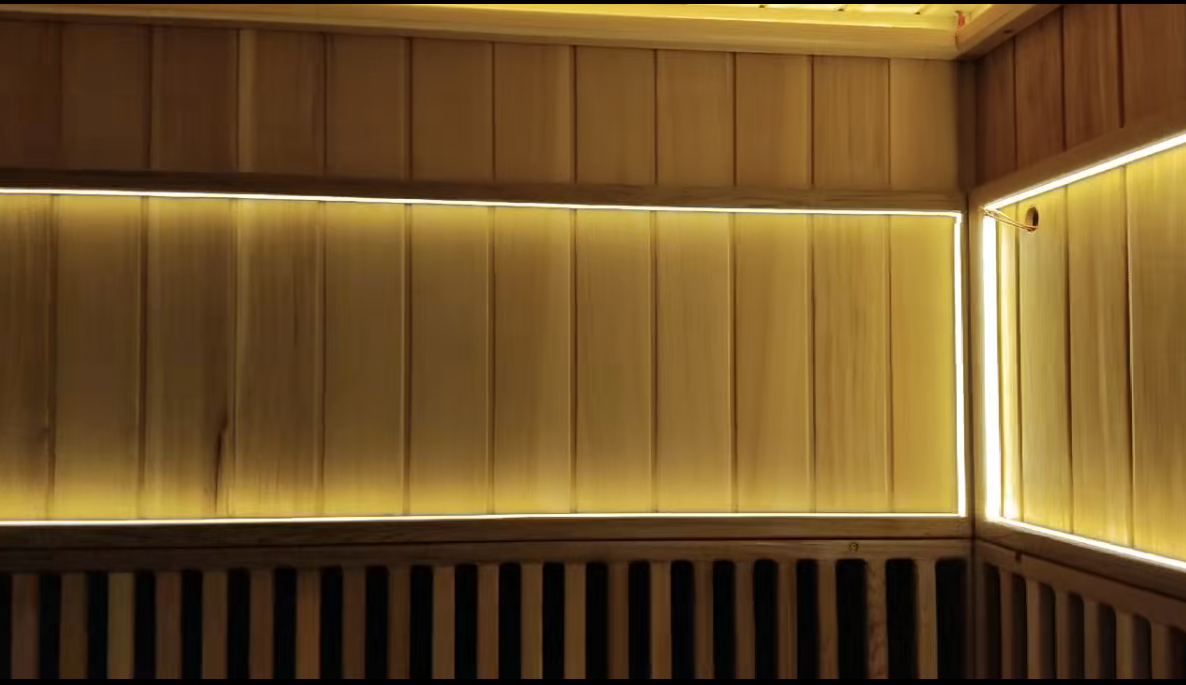 Large multi - compartment combined sauna. A split - type customized sweat - steaming wooden house for villa courtyards, heated by an electric furnace with sauna stones, controlled by a control panel. It is an outdoor sauna.