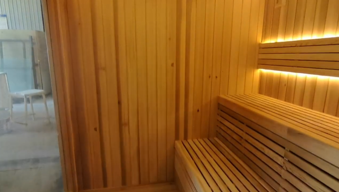 Outdoor luxury modern far - infrared sauna room, equipped with a shower room, waterproof. It is heated by an electric furnace with sauna stones and controlled by a control panel, suitable for use in the backyard garden.