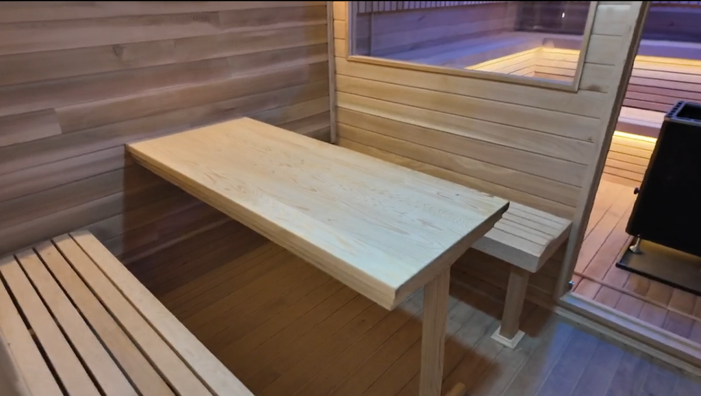 Customizable luxury square - shaped sauna. It is made of beech and red cedar, can accommodate 4 people, and is suitable for outdoor use.