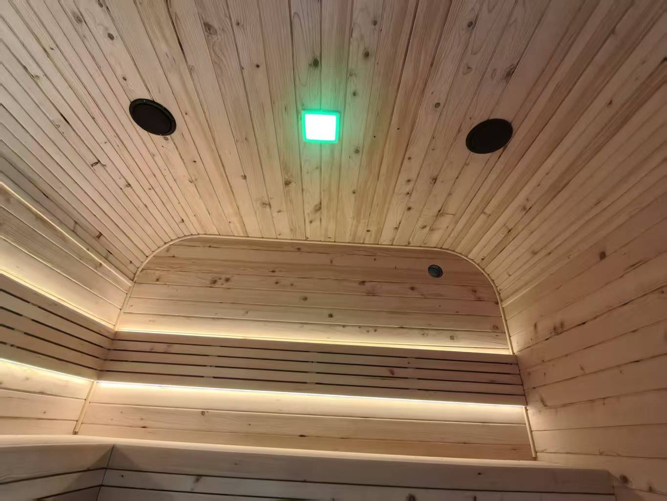 Custom - made high - end hand - crafted traditional outdoor cube - shaped sauna made of Chinese fir (accommodating 4 - 6 people), equipped with an electric sauna heater and a glass door.
