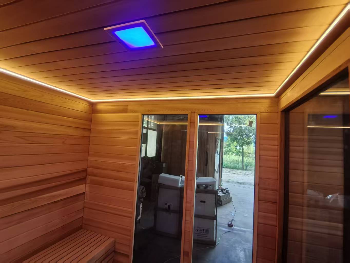 Large - scale outdoor traditional wooden sauna. A custom - made dry - heat garden sauna for 4 - 8 people, suitable for hotel spas.