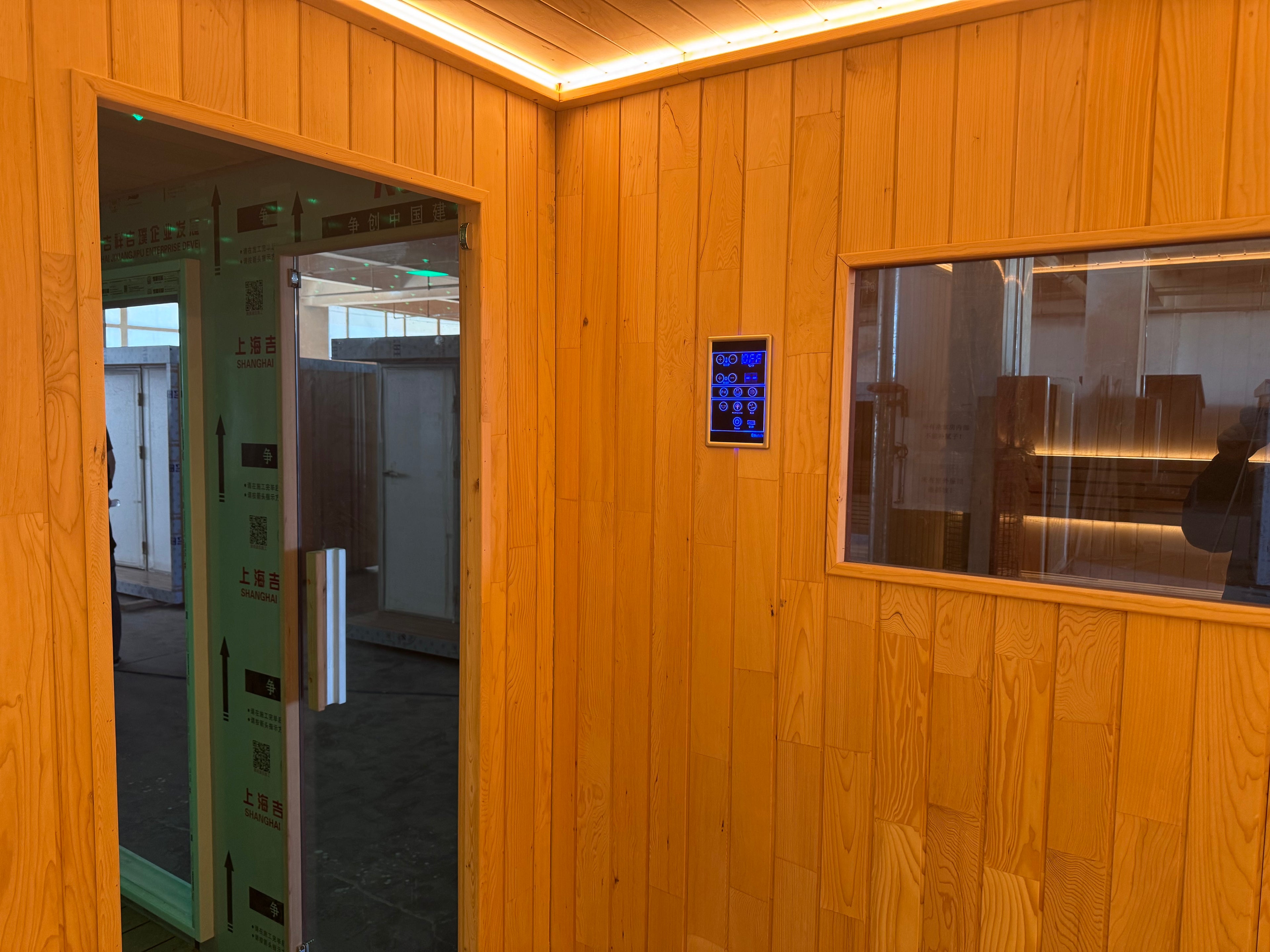 Luxurious square - shaped modern villa sauna made of solid red - cedar wood. It features a custom - designed layout, offers an outdoor panoramic view, and the dry - steam function can be customized.
