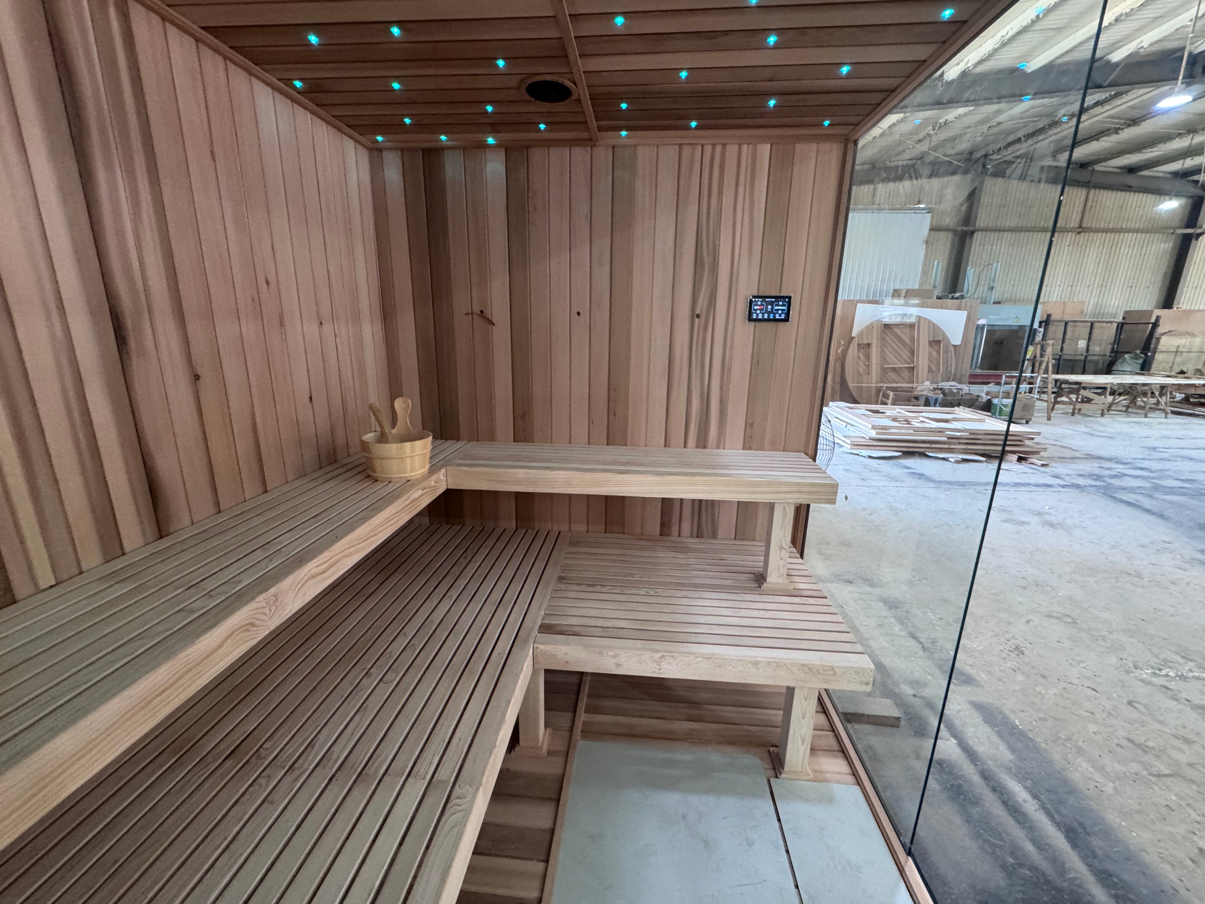 Custom - made square far - infrared sauna. A home - use infrared - heated sweat - steaming room. The solid - wood constant - temperature light - wave room can be custom - made according to non - standard requirements and is equipped with panoramic glass.