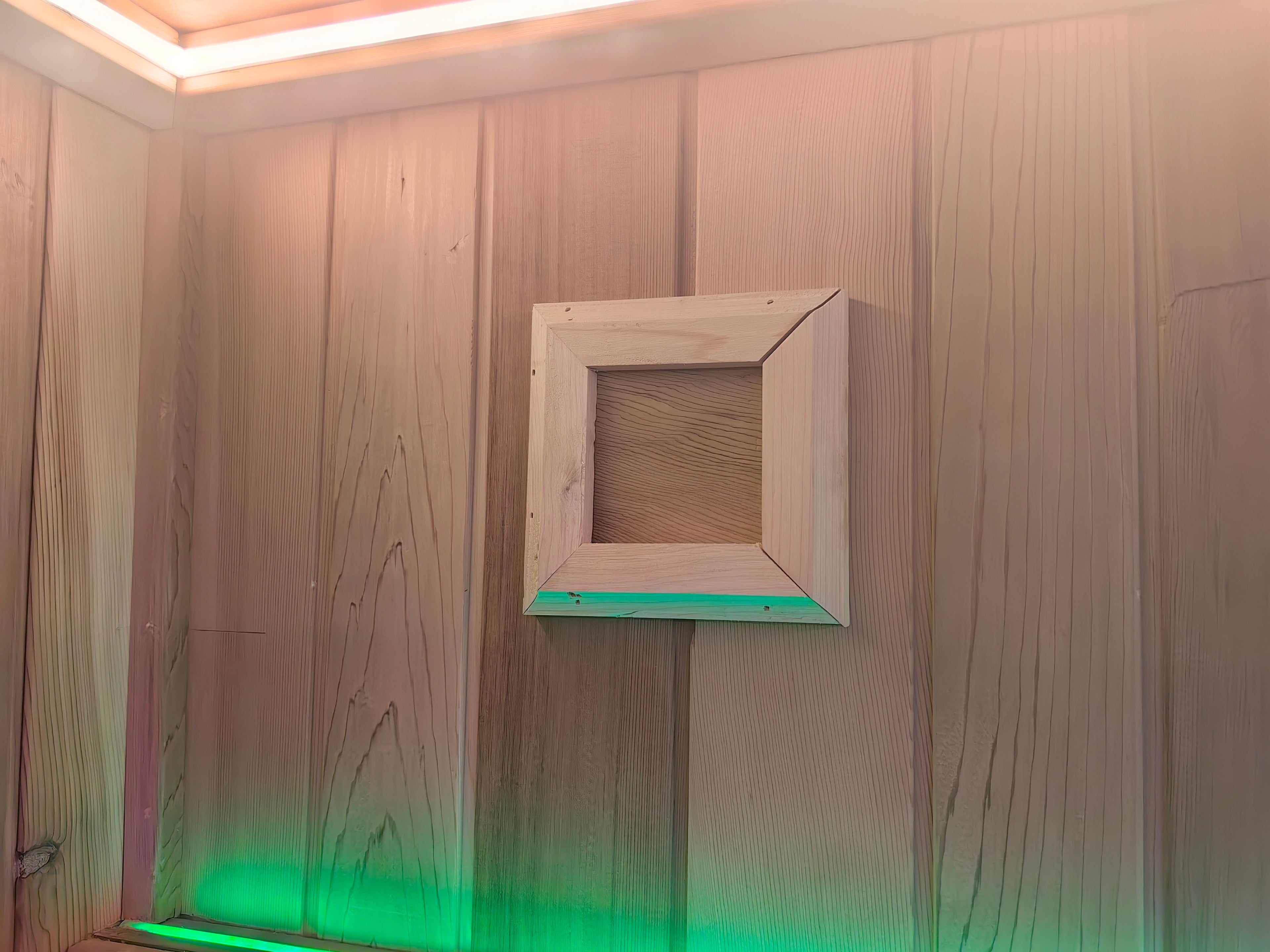 Outdoor traditional sauna - made of Canadian red cedar and hemlock, a large square - shaped sauna bathroom that can accommodate 4 people.
