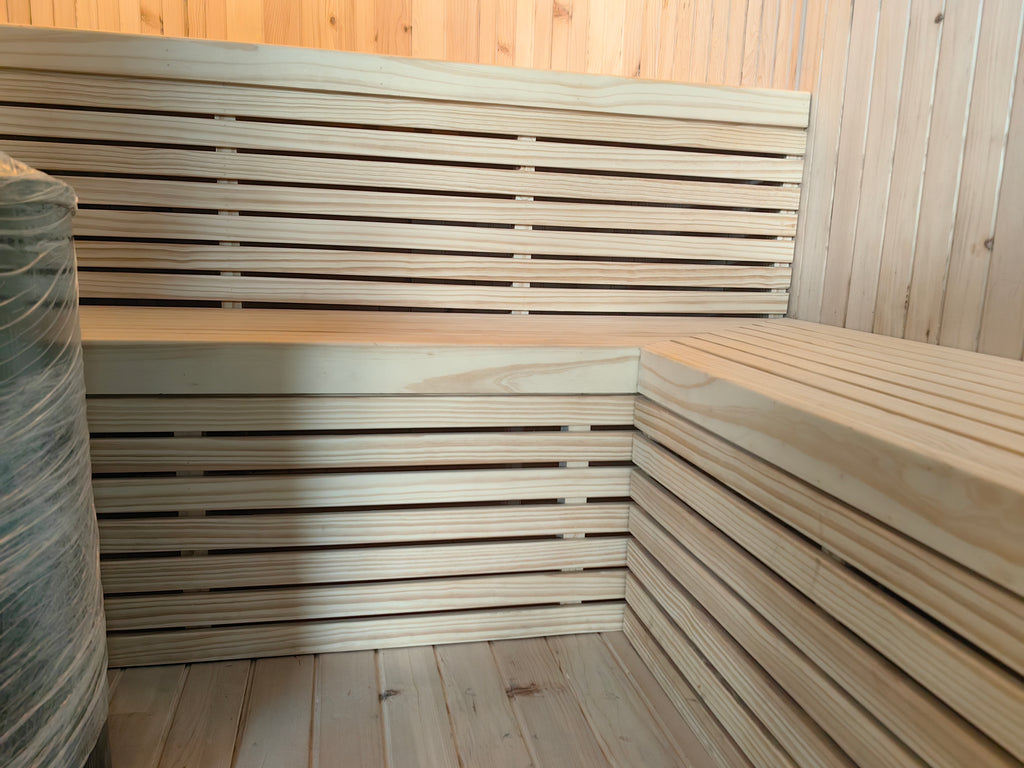 High - quality heat - treated pine outdoor sauna. Family spa - use outdoor sauna for sale. Wooden sauna.