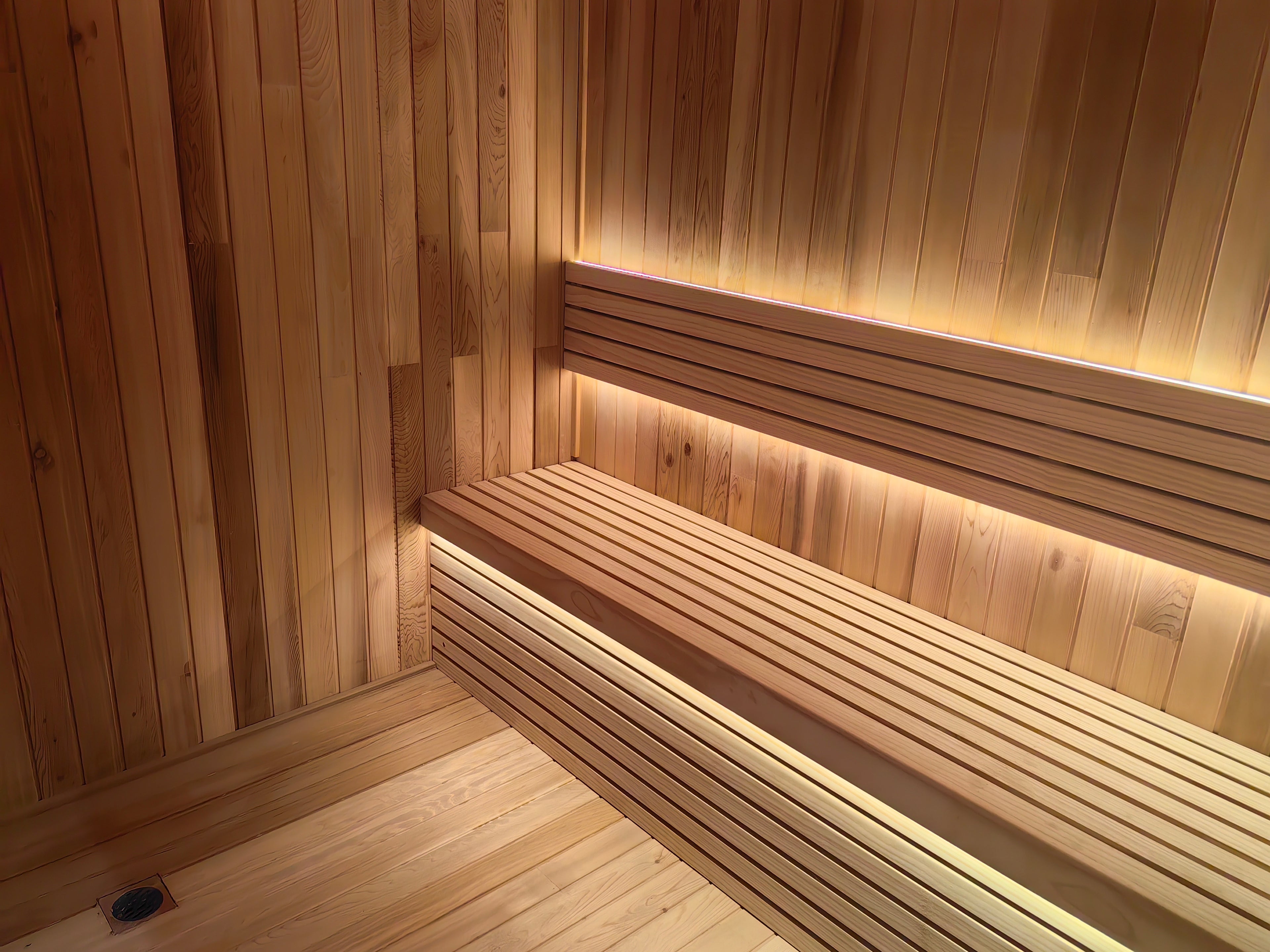 Luxurious solid red cedar modern electric - heated outdoor steam sauna with a Bluetooth control panel, customizable and of large capacity, suitable for 2 - 8 people in villas.