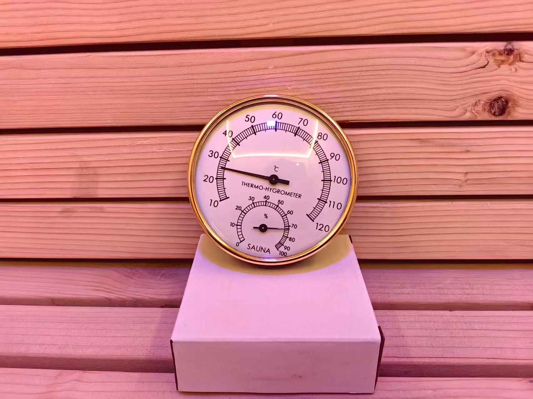 4 - 6 - person outdoor sauna heated by an electric furnace. It has a solid - wood square design and is suitable for use in gyms and villas.