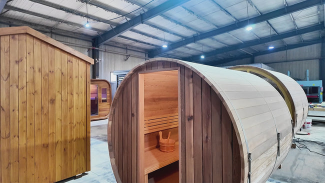 4 - 6 - person outdoor barrel - type sauna room, wooden barrel - type sauna room with electric stove。 Hover Image